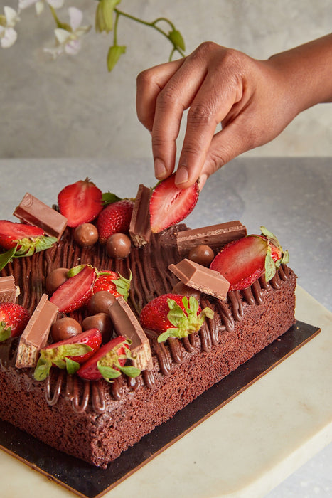 The Mio Cucina Brownie and Strawberry Cake