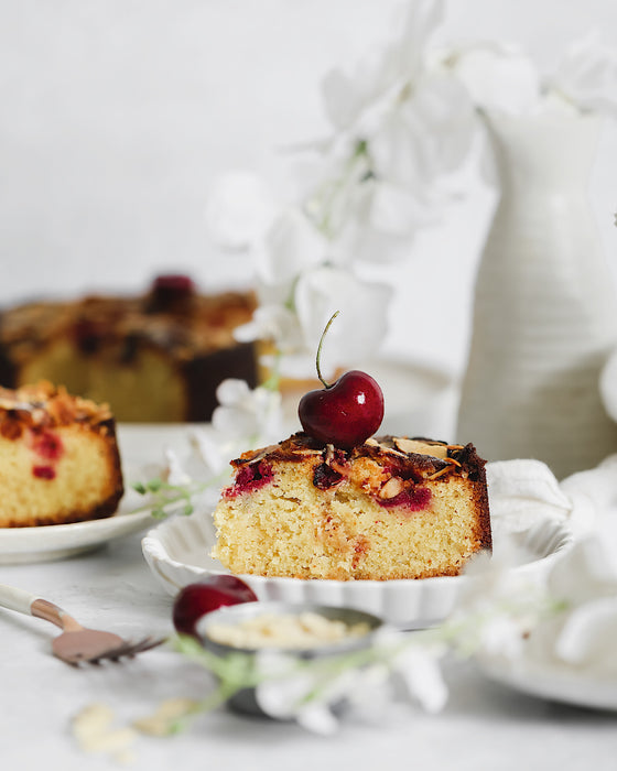 Torta di Mandorle e Ciliegie (Almond & Cherry Cake)