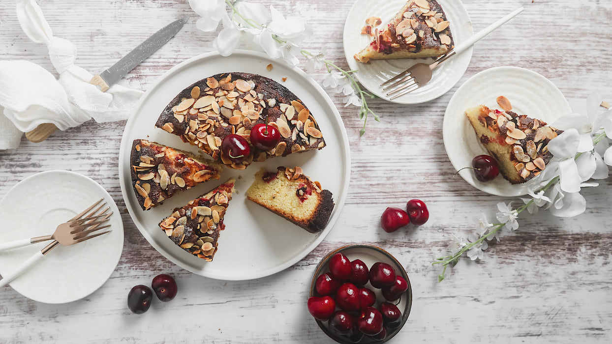Torta di Mandorle e Ciliegie (Almond & Cherry Cake)